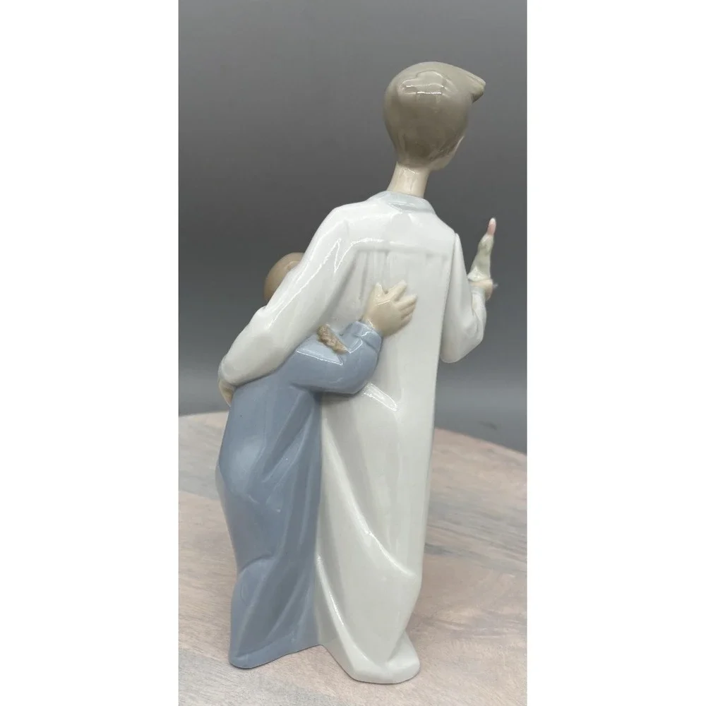 Vtg Lladro Figurine #4874 Boy in Night Shirt candle Porcelain Glossy Finish 8.5